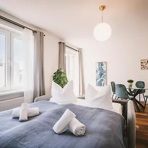 Sadebo Mit Terrasse Oder Balkon Appartement Lübeck